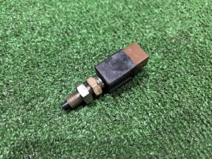 Концевик педали тормоза SUBARU LEGACY LANCASTER OEM 83311AA011 BHE 2002 EZ30 AT