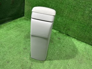 Бардачок подлокотник TOYOTA PRIUS OEM 58901-47190-G2 ZVW30 2012 SILVER 1F7