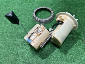 Бензонасос целые трубки 77024-75010 TOYOTA PRIUS