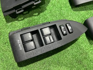 Блок управления стеклоподъемниками TOYOTA PRIUS OEM 8404033080 ZVW30 2012 2ZRFXE