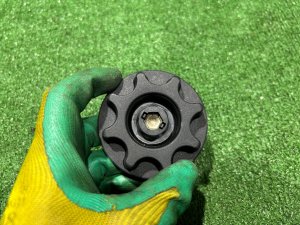 Болт запаски TOYOTA PRIUS OEM 51931-47010 ZVW30 2012