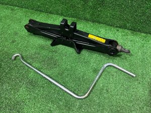 Домкрат TOYOTA PRIUS OEM 09111-33030 ZVW30 2012