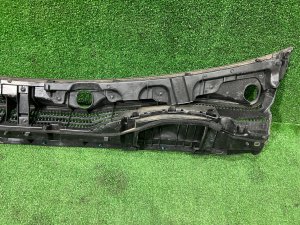 Жабо TOYOTA PRIUS OEM 5570847101 ZVW30 2012