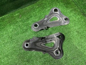 Крепление Передней балки 52258-21040 TOYOTA PRIUS