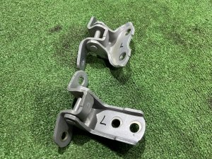 Петли двери передней левой 6871012151 TOYOTA PRIUS