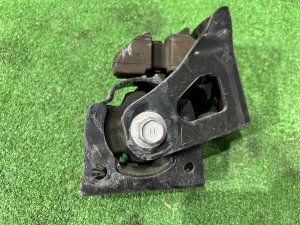 フロントエンジンマウント TOYOTA PRIUS OEM 1236137090 ZVW30 2012 2ZRFXE