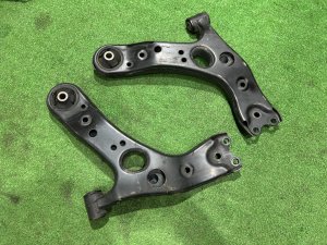 Brazos de suspensión delanteros TOYOTA PRIUS OEM 48068-47050 48069-47050 ZVW30 2012 2ZRFXE