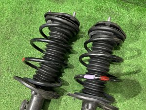โช้คอัพ передние TOYOTA PRIUS OEM 48510-80573 48520-80293 ZVW30 2012 2ZRFXE