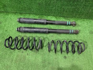 Стойки Задние амортизаторы TOYOTA PRIUS OEM 48530-80533 48231-47120 ZVW30 2012 2ZRFXE