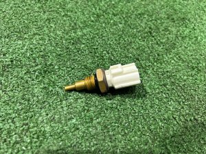 Датчик температуры ОЖ TOYOTA PRIUS OEM 8942233030 ZVW30 2012 2ZRFXE