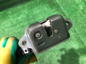 Замок пятой двери SUBARU LEGACY OEM 60319FA200 BH5 2000 BLEU 95H