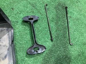 Крепление аккумулятора SUBARU LEGACY OEM 82182AA040 82161AA040 82122AA031 BH5 2000