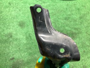 Крепление переднего бампера левое SUBARU LEGACY OEM 57707AE130 BH5 2000 BLUE 95H