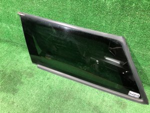 Стекло багажника левое целый молдинг 65210AE050NB SUBARU LEGACY