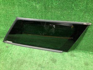 Стекло багажника правое целый молдинг 65210AE040NB SUBARU LEGACY