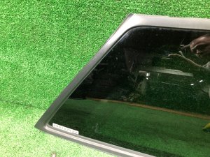 Стекло багажника правое целый молдинг SUBARU LEGACY OEM 65210AE040NB BH5 2000