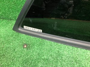 Стекло багажника правое целый молдинг SUBARU LEGACY OEM 65210AE040NB BH5 2000