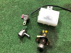 Замок зажигания Комплект замков SUBARU LEGACY LANCASTER OEM 57491AE740 88035AE100 BHE BH9 BH5 2002 SILVER/GREY 1U2