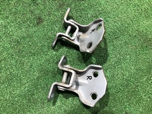 Петли двери передней правой 61220AC000 61220AC010 SUBARU LEGACY LANCASTER