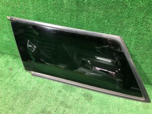 Стекло багажника левое целый молдинг 65210AE260NB SUBARU LEGACY LANCASTER