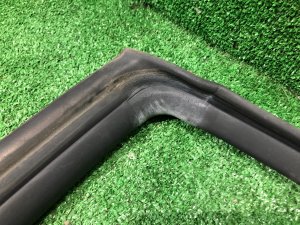 Уплотнитель дверей правый SUBARU LEGACY LANCASTER OEM 63521AE020 BHE BH9 BH5 BE5 BE9 BEE 2002 SILVER/GREY 1U2