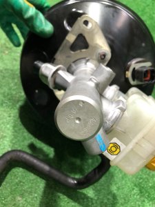 Главный тормозной цилиндр SUBARU OUTBACK OEM 26401AG060, 26402AG220 BPE 2008 EZ30D AT