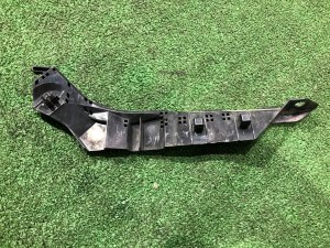 Крепление переднего бампера правое SUBARU LEGACY OEM 57707AJ240 BMG 2013 White Pearl 37J