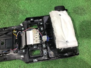 Пластик вокруг селектора подстаканник SUBARU LEGACY OEM 92122AJ030, 92134AJ040 BMG 2013