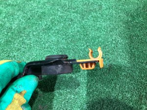 Держатель палки капота SUBARU IMPREZA OEM 57255AE000 GDA, GDB, GD 2002 Blue 02C