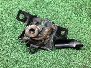 Замок капота SUBARU LEGACY OEM 57310AC000 BG5 1997 RED