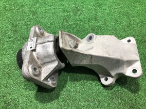 Подушка двигателя LAND ROVER RANGE ROVER SPORT OEM LR123914, JPLA6A003CC 2019