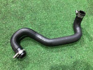 Патрубок радиатора LAND ROVER RANGE ROVER SPORT OEM LR034635 2019