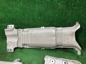 Тепловые экраны глушителя LAND ROVER RANGE ROVER SPORT OEM LR092621, LR136830 2019 PТ204