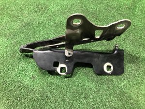 Петля капота правая LR088986 LAND ROVER RANGE ROVER SPORT