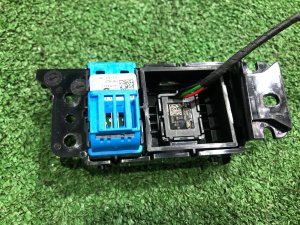 Кнопка центрального замка задняя левая LAND ROVER RANGE ROVER SPORT OEM LR071265 2019
