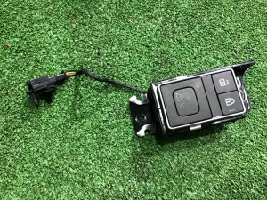 Кнопка центрального замка задняя левая LAND ROVER RANGE ROVER SPORT OEM LR071265 2019