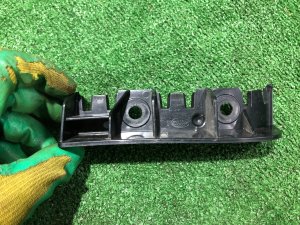 Крепление заднего бампера правое LR066744, DK62-17B932 LAND ROVER RANGE ROVER SPORT