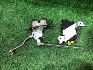 バックドアロック SUBARU FORESTER OEM 60311FC000 SF5 1998 silver 792
