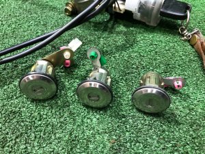 Canhão da ignição Комплект замков SUBARU FORESTER OEM 83121FC090, 83121FC091 SF5 1998 silver 792