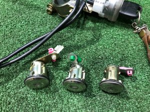 Canhão da ignição Комплект замков SUBARU FORESTER OEM 83121FC090, 83121FC091 SF5 1998 silver 792