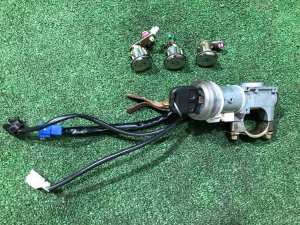 Canhão da ignição Комплект замков SUBARU FORESTER OEM 83121FC090, 83121FC091 SF5 1998 silver 792