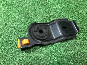 Держатель палки капота 2 части SUBARU FORESTER OEM 57255AA000, 57255FA020 SF9 1999 White 51E