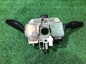 Блок подрулевых переключателей SUBARU LEGACY OEM 83111AG651 BP5 2004 EJ20X AT