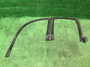 Borracha da porta esquerda SUBARU LEGACY OEM 63521AG010 BP5 2004 BLACK 32J