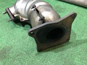 ท่อร่วมไอเสีย Катализатор (FCA01) SUBARU LEGACY OEM 44612AA470 BR9 BRG BRM 2011 EJ255