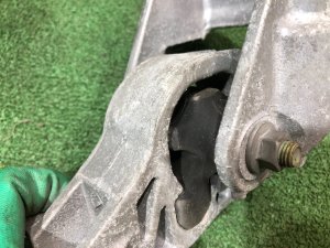 发动机支座 SUBARU LEGACY OEM 41022AJ111, 41022AJ030 BR9 BRG BRM 2011 EJ255