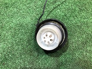 Tapón del depósito de combustible оригинал SUBARU LEGACY OEM 42031YC001 BR9 BRG BRM 2011 White Pearl 37J