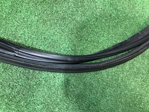Boot seal SUBARU LEGACY OEM 63516AJ000 BR9 BRG BRM 2011 White Pearl 37J