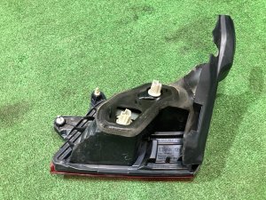 ไฟท้ายบนฝาท้าย левый SUBARU LEGACY OEM 84912AJ240 BR9 2011
