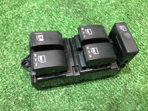 Блок управления стеклоподъемниками 84820-B2440 DAIHATSU TANTO